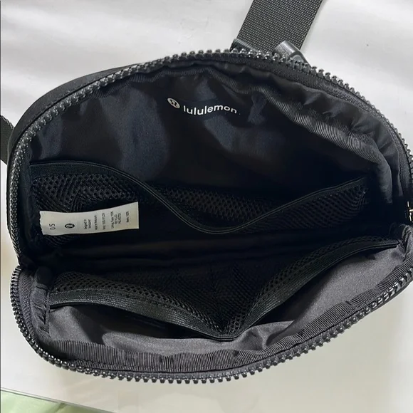 Lululemon Everywhere Belt Bag - Picture 8 of 12